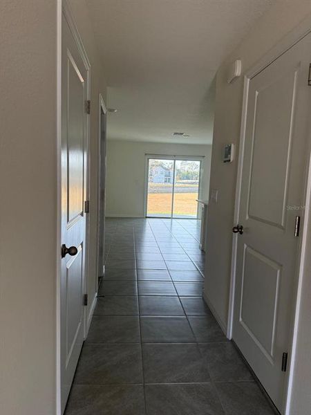 Spacious, unfurnished interior of a new home in , Ocala (Image 11).