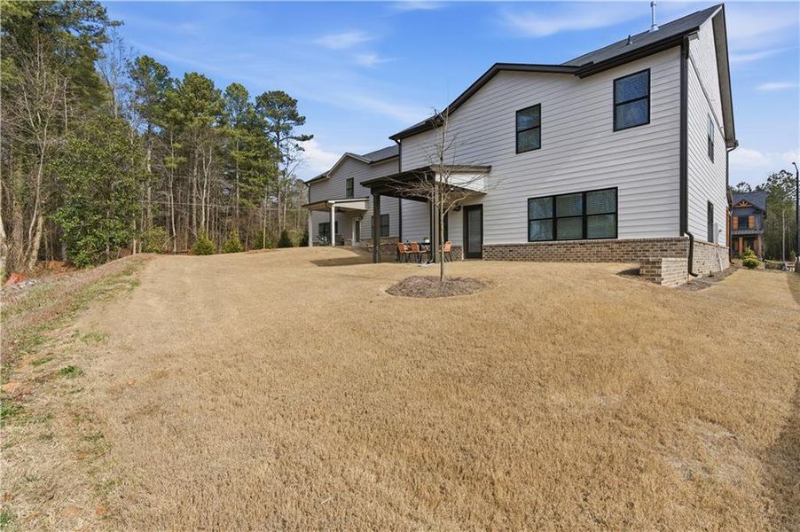 Exterior details and patio area of a home in Meadow Pines, Dallas (Image 30).