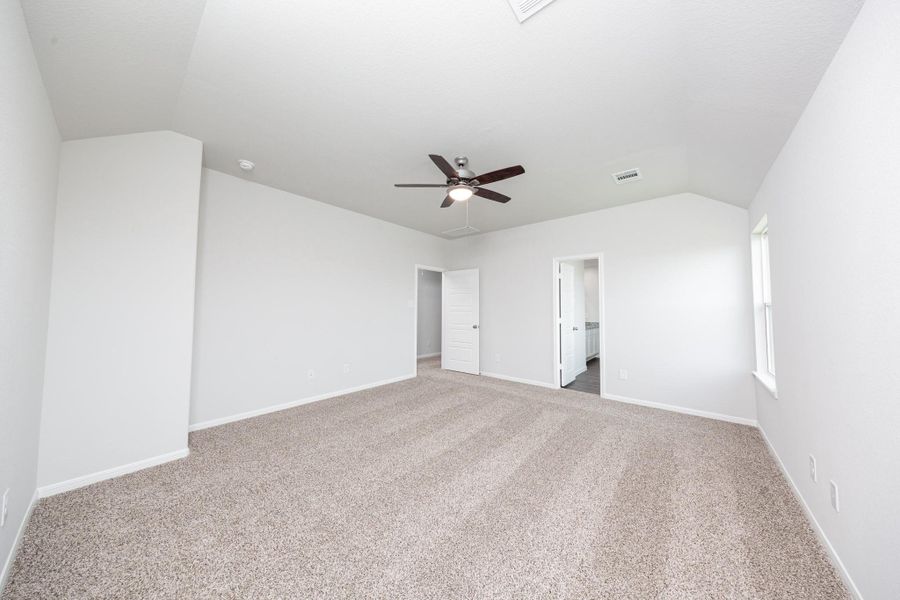 Spacious, unfurnished interior of a new home in Granger Pines, Conroe (Image 21).