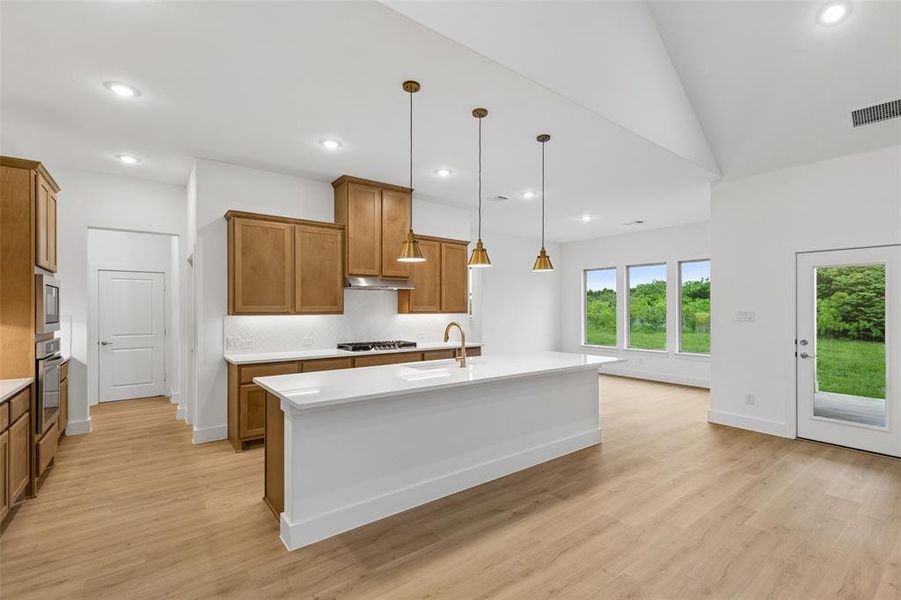 Furnished interior view inside a new home in Ellis Ranch Estates, Waxahachie (Image 7).