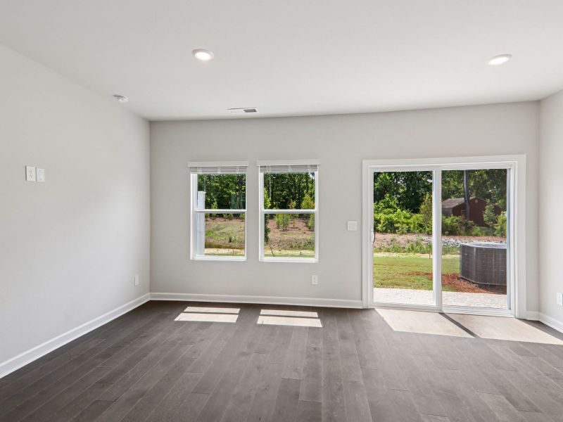 Spacious, unfurnished interior of a new home in Galloway Ridge, Charlotte (Image 14).