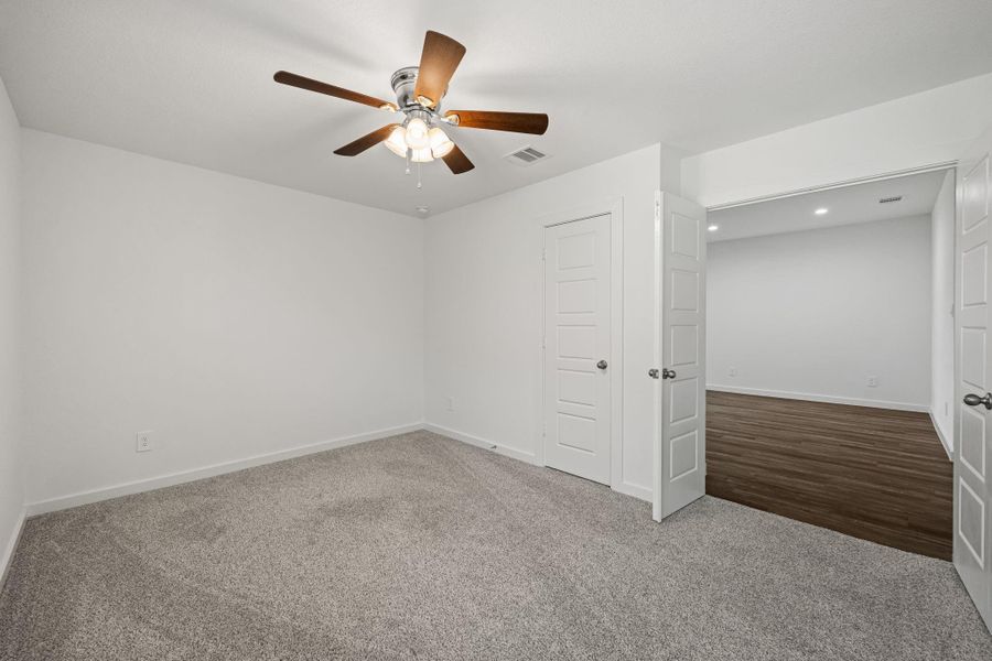 Spacious, unfurnished interior of a new home in , Rosharon (Image 28).