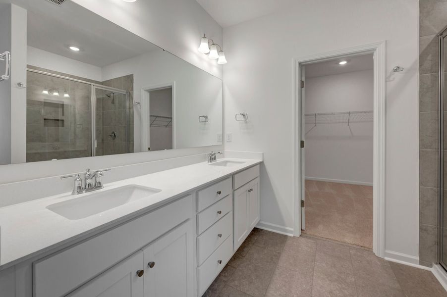 Owner's Bathroom Owner's Bathroom