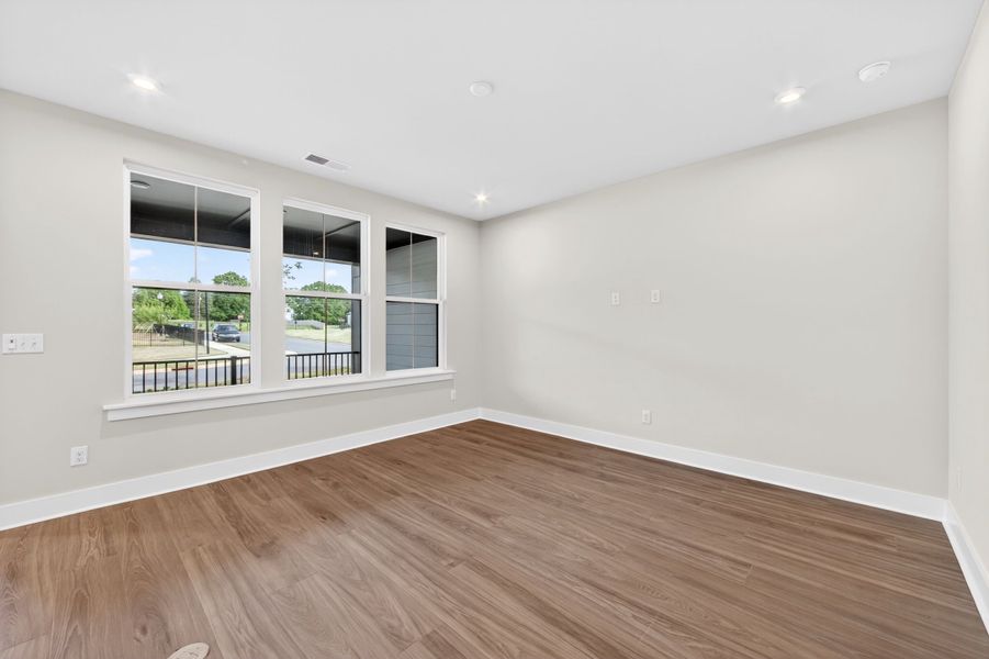 Spacious, unfurnished interior of a new home in Seven Oaks, Belmont (Image 26).