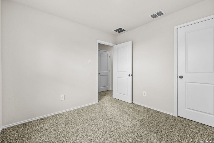 Spacious, unfurnished interior of a new home in Spring Valley, New Braunfels (Image 8).