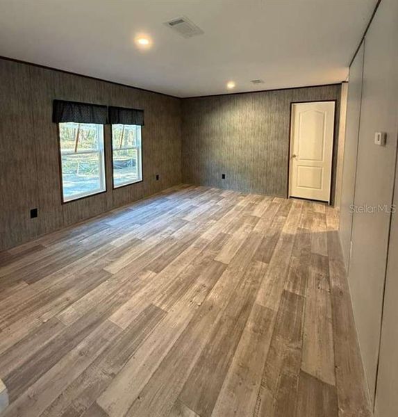 Spacious, unfurnished interior of a new home in , Hernando (Image 20).