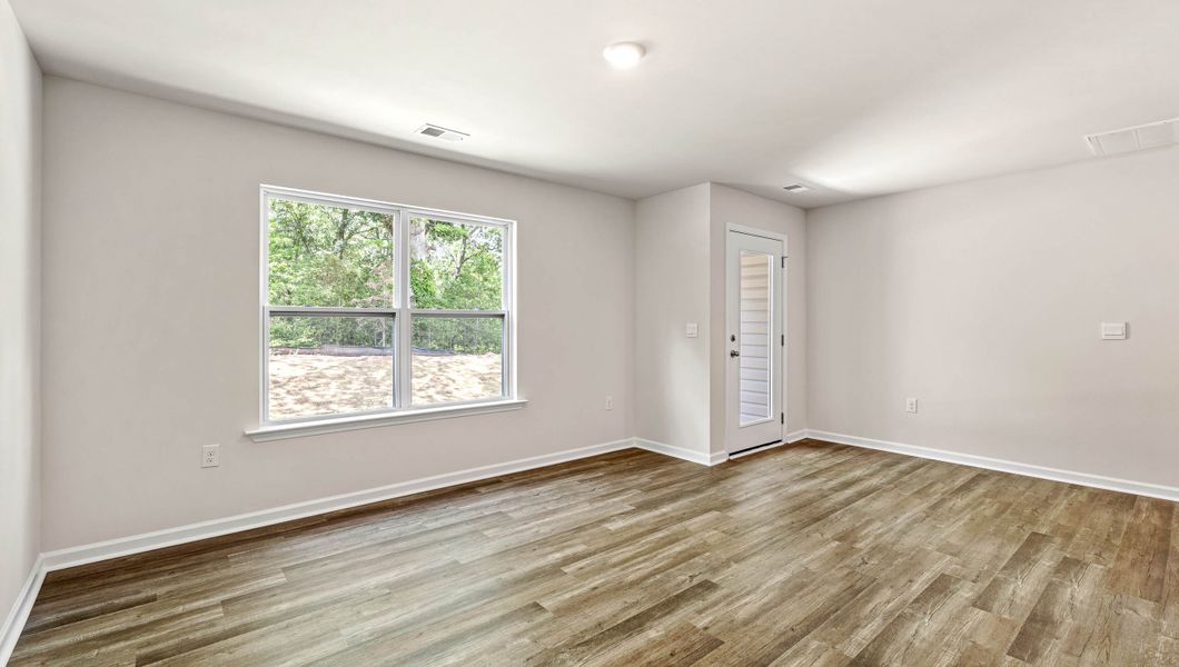Spacious, unfurnished interior of a new home in Covington Village, Greer (Image 16).