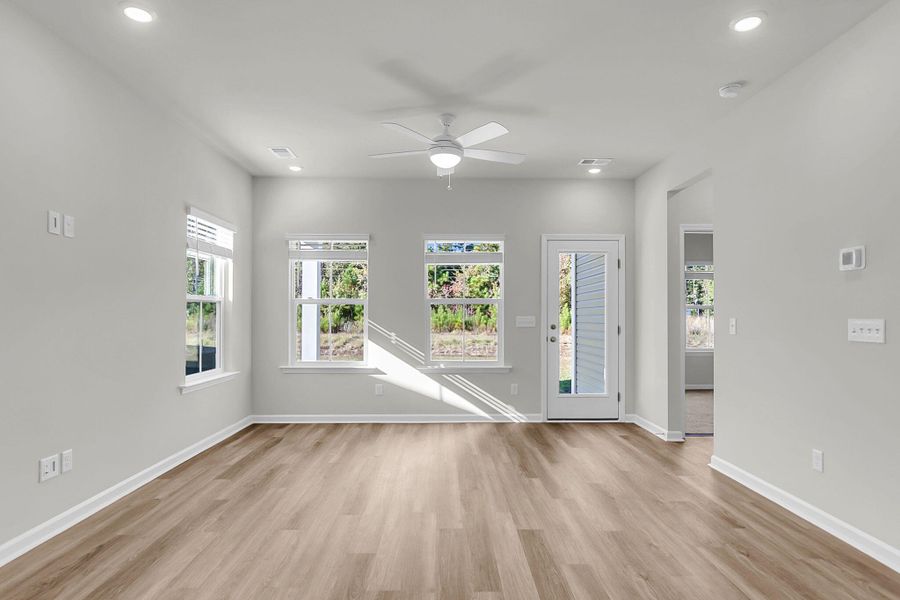 Spacious, unfurnished interior of a new home in Wildcat Chase, Summerville (Image 18).