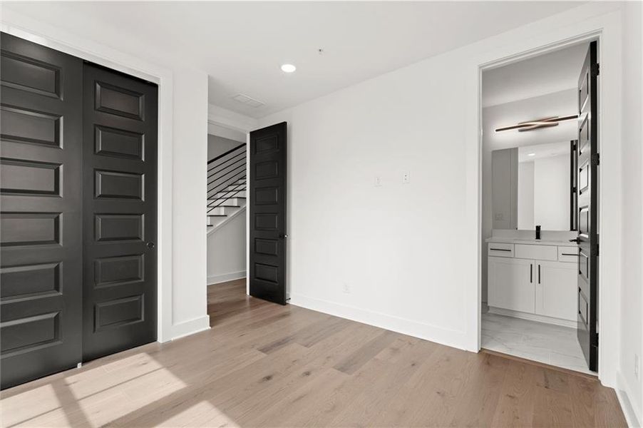 Spacious, unfurnished interior of a new home in , Alpharetta (Image 37).