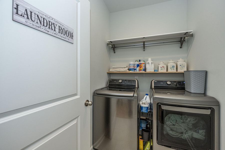 Furnished interior view inside a new home in French Quarter Creek, Huger (Image 18).