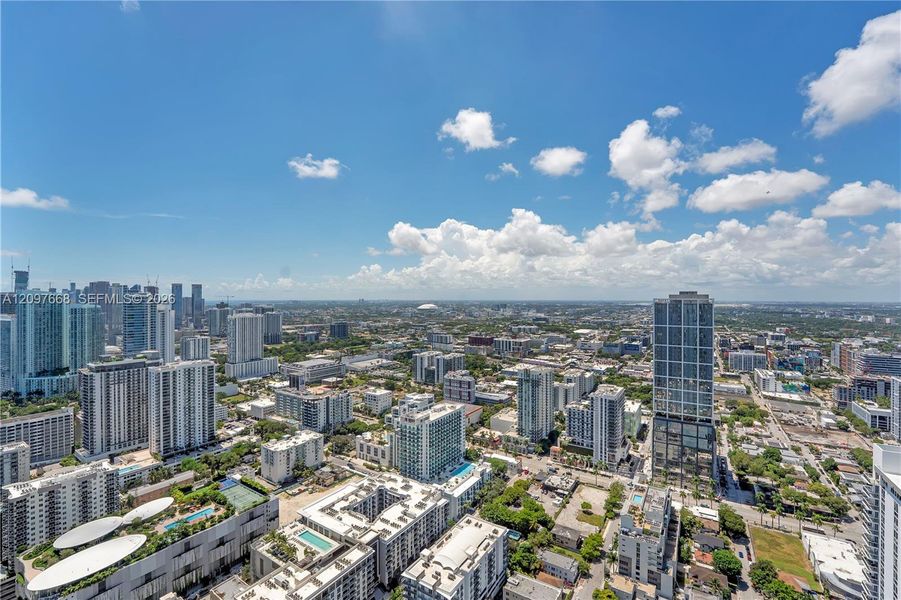 Condo located in Miami, FL showcasing its design and architecture (Image 4).
