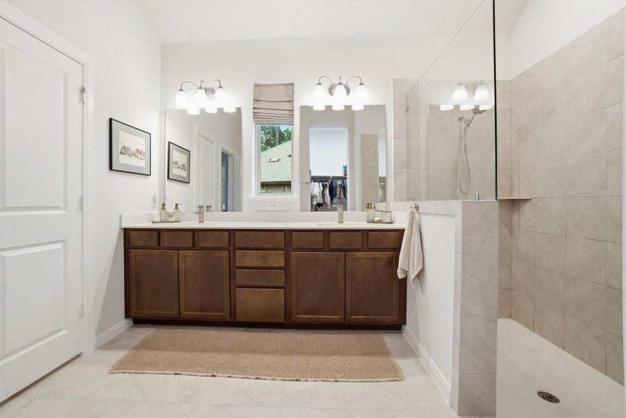 Furnished interior view inside a new home in , Willis (Image 11).