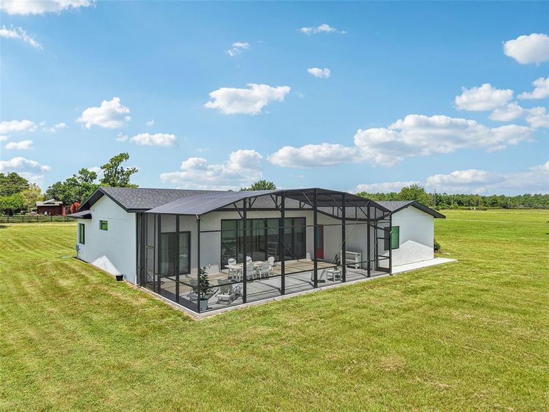Exterior details and patio area of a home in , Tavares (Image 21).