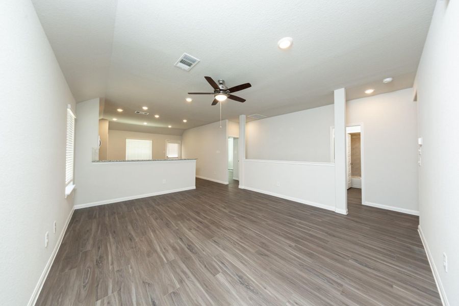 Spacious, unfurnished interior of a new home in River's Edge, Conroe (Image 24).