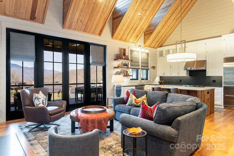 Community amenities in , Sylva (Image 24).