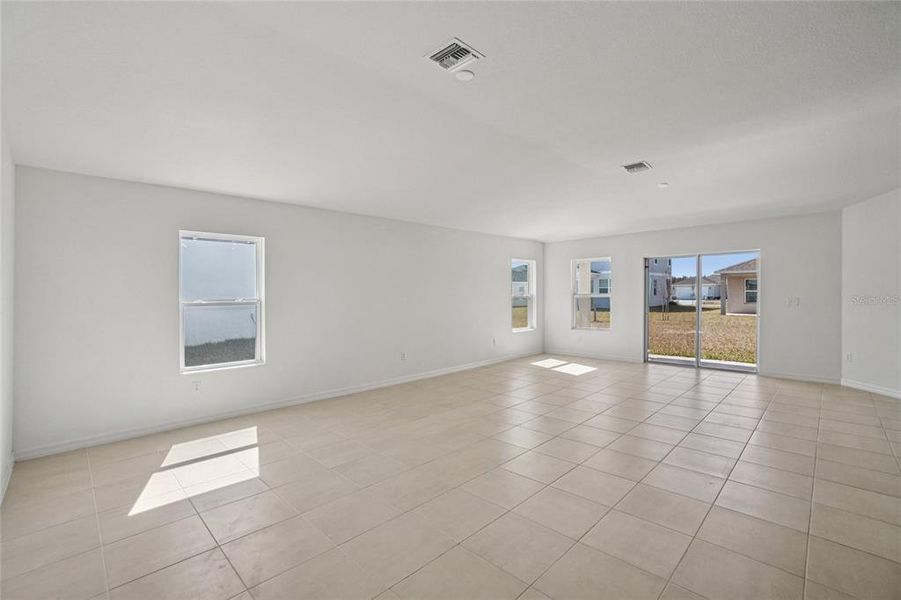 Spacious, unfurnished interior of a new home in , Palmetto (Image 5).
