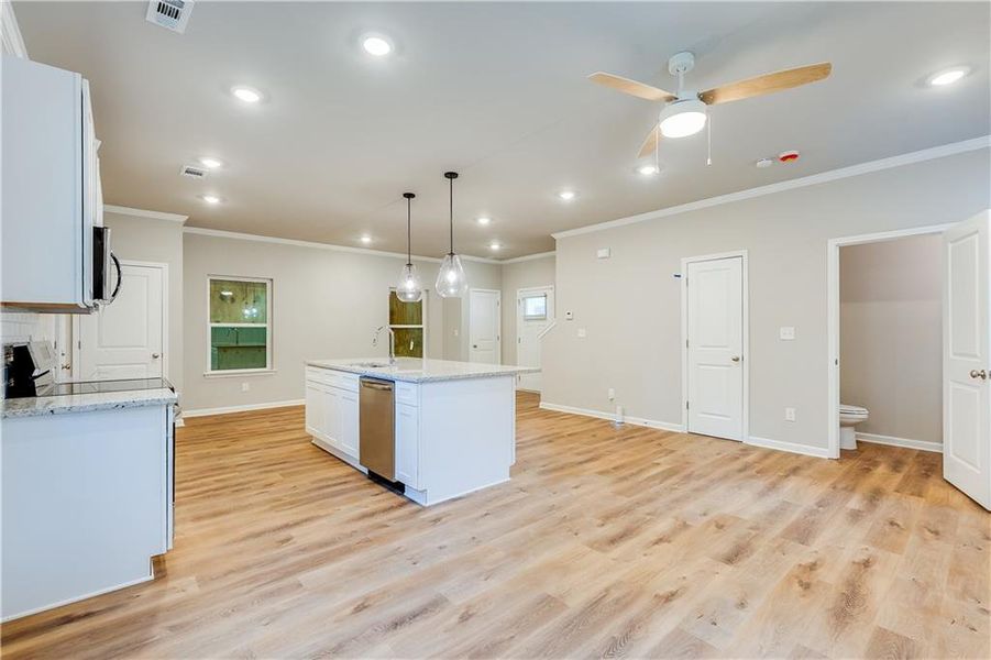 Spacious, unfurnished interior of a new home in , Atlanta (Image 10).