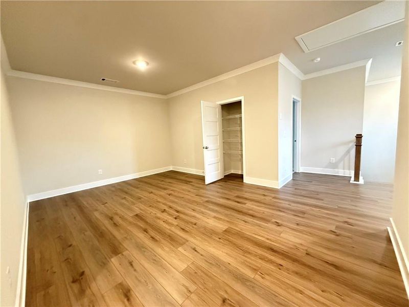 Spacious, unfurnished interior of a new home in Ponderosa Farms Manor, Gainesville (Image 30).