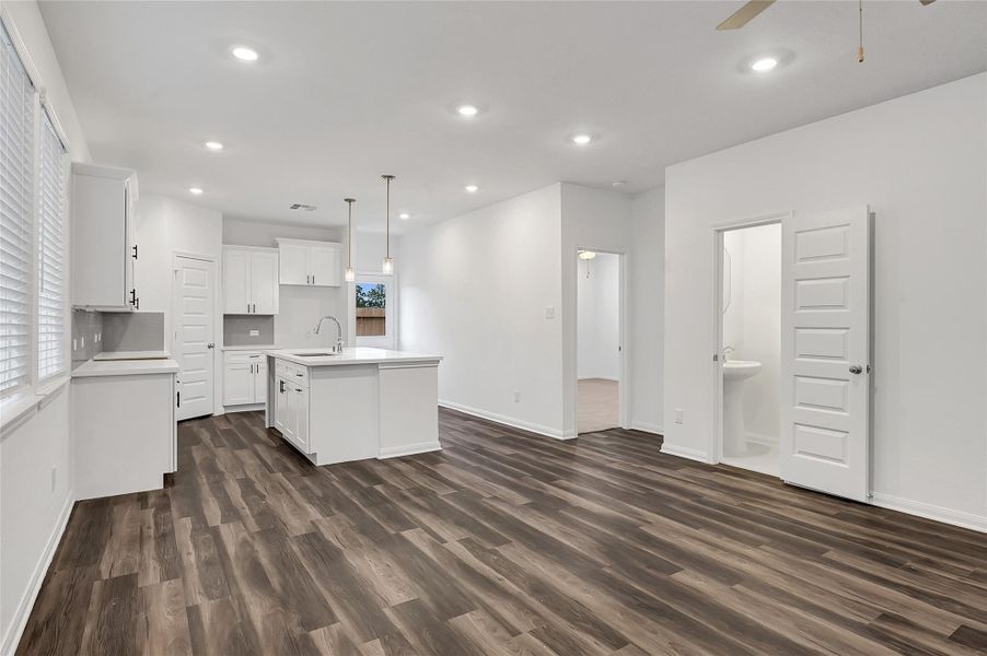 Spacious, unfurnished interior of a new home in Aldine Pines, Houston (Image 30).
