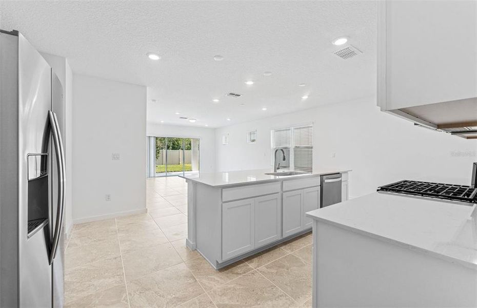 Center Island w/Storage