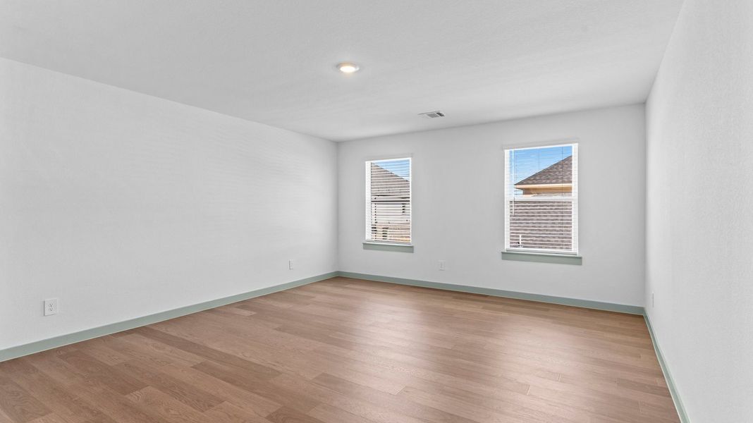 Spacious, unfurnished interior of a new home in Westland Ranch 50' Homesites, League City (Image 17).