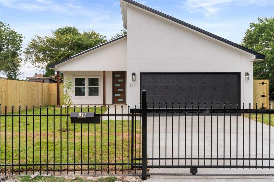 Front exterior of a new home in , Dallas, TX, highlighting curb appeal (Image 1). Front exterior of a new home in , Dallas, TX, highlighting curb appeal (Image 1).