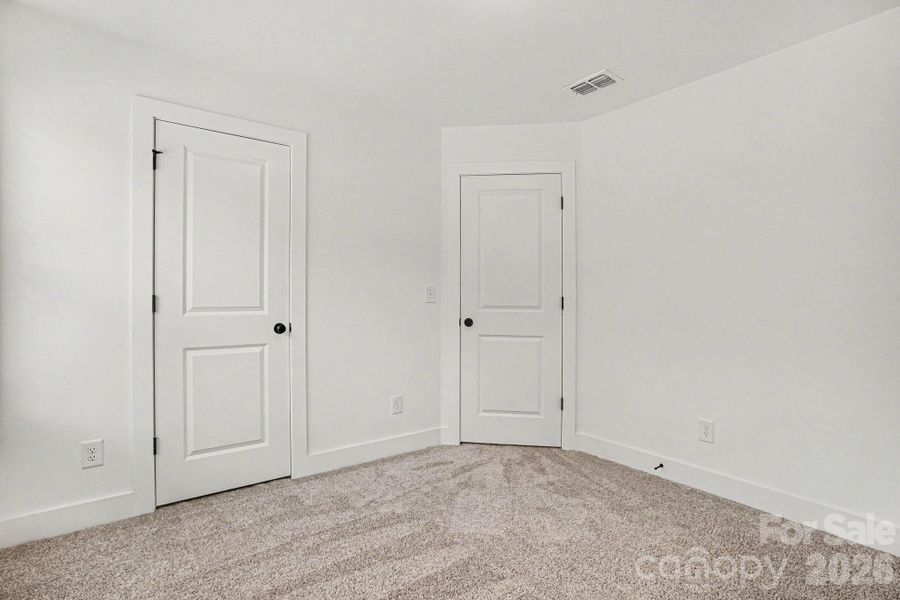 Spacious, unfurnished interior of a new home in , Gastonia (Image 9).