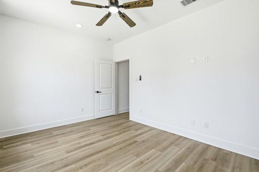 Spacious, unfurnished interior of a new home in , Houston (Image 15).
