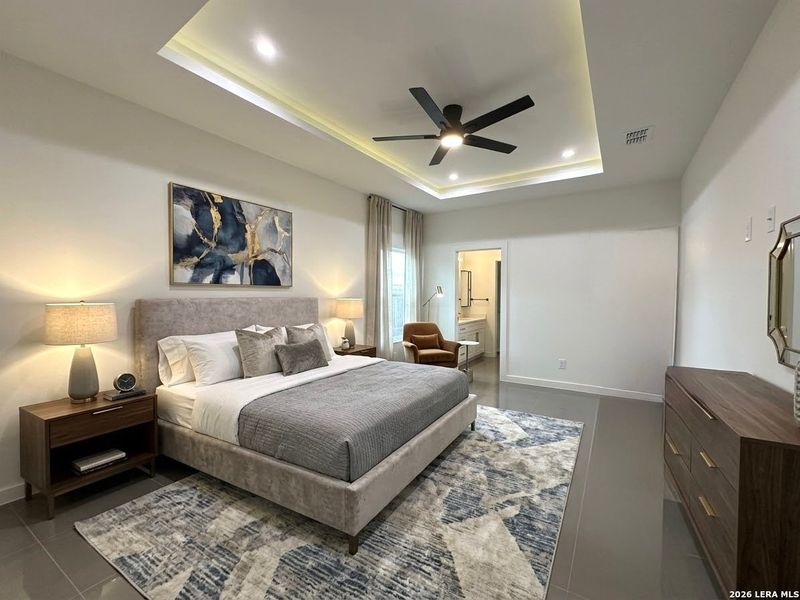 Furnished interior view inside a new home in , Laredo (Image 4).