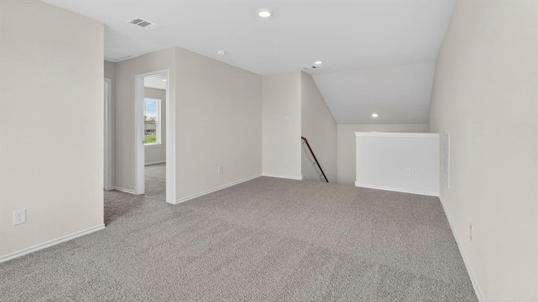 Spacious, unfurnished interior of a new home in Forestbrook Estates, Paris (Image 24).