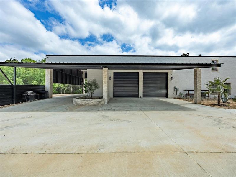 Exterior details and patio area of a home in , Edgewood (Image 22).