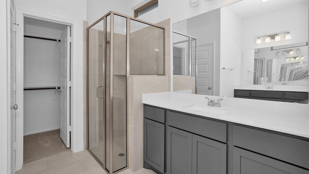 Furnished interior view inside a new home in Candela 40', Richmond (Image 4).