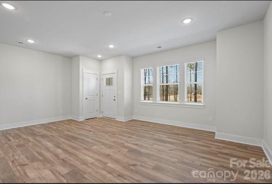 Spacious, unfurnished interior of a new home in Sierra Ridge, Gastonia (Image 14).
