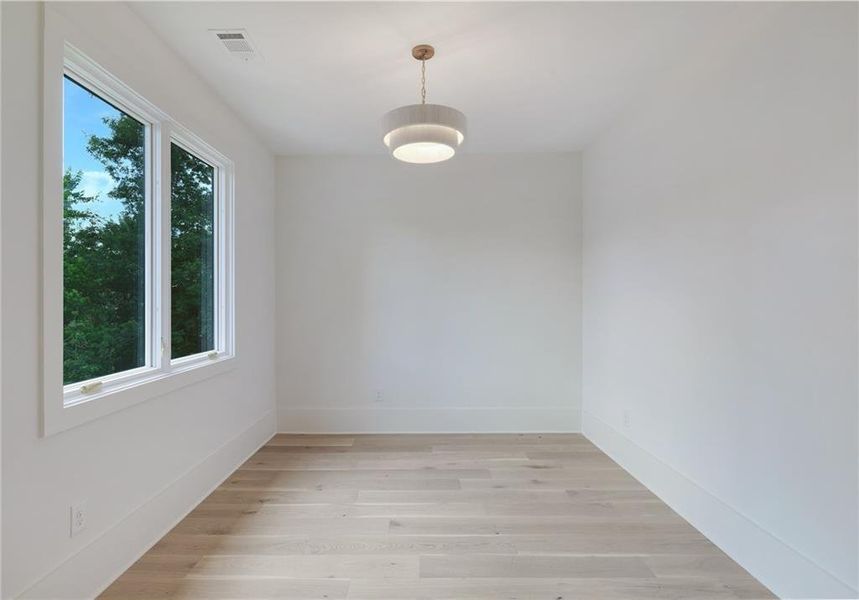 Spacious, unfurnished interior of a new home in , Alpharetta (Image 39).