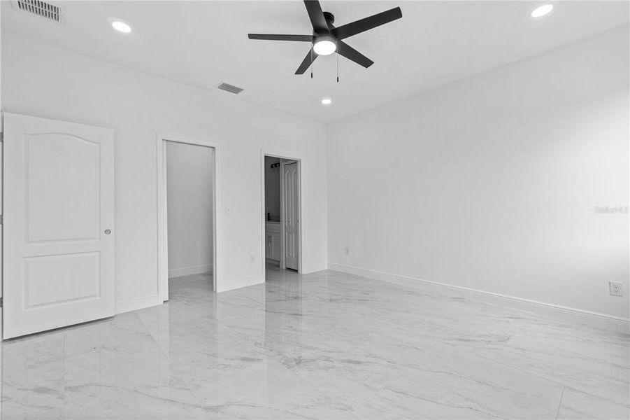 Spacious, unfurnished interior of a new home in , Dunnellon (Image 19). Spacious, unfurnished interior of a new home in , Dunnellon (Image 19).