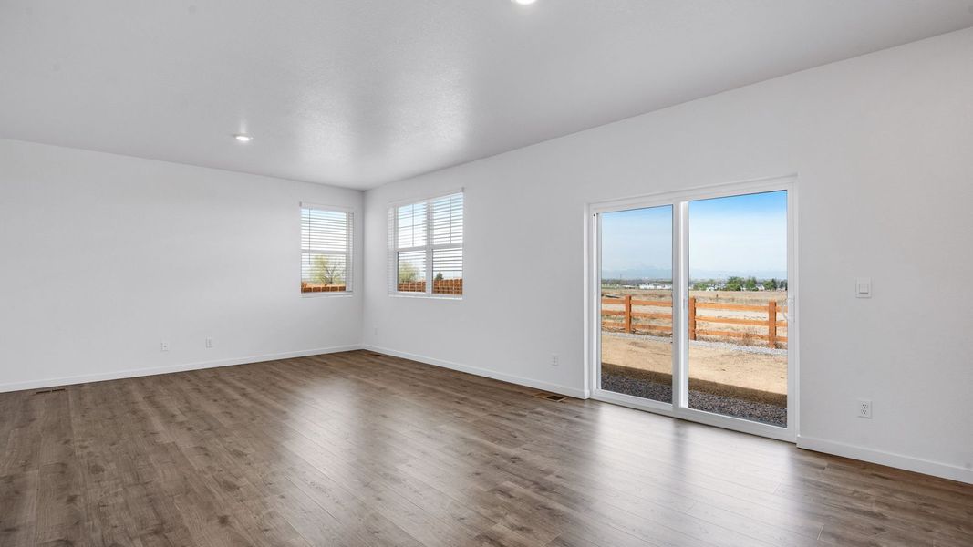 Spacious, unfurnished interior of a new home in Vista Meadows, Fort Lupton (Image 12).