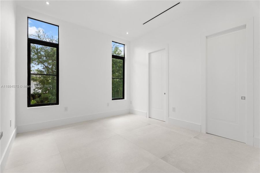 Spacious, unfurnished interior of a new home in , Miami (Image 20).