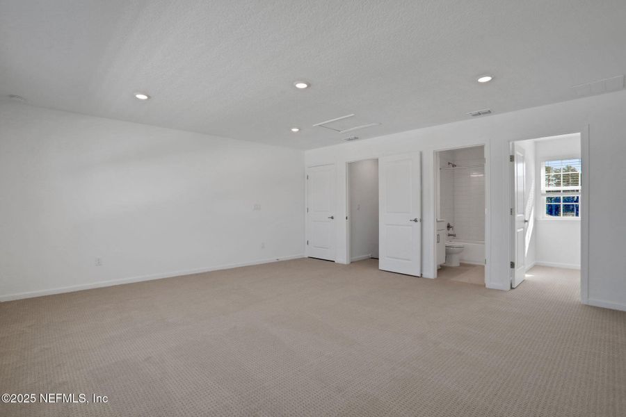Spacious, unfurnished interior of a new home in Jennings Farm, Middleburg (Image 19). Spacious, unfurnished interior of a new home in Jennings Farm, Middleburg (Image 19).