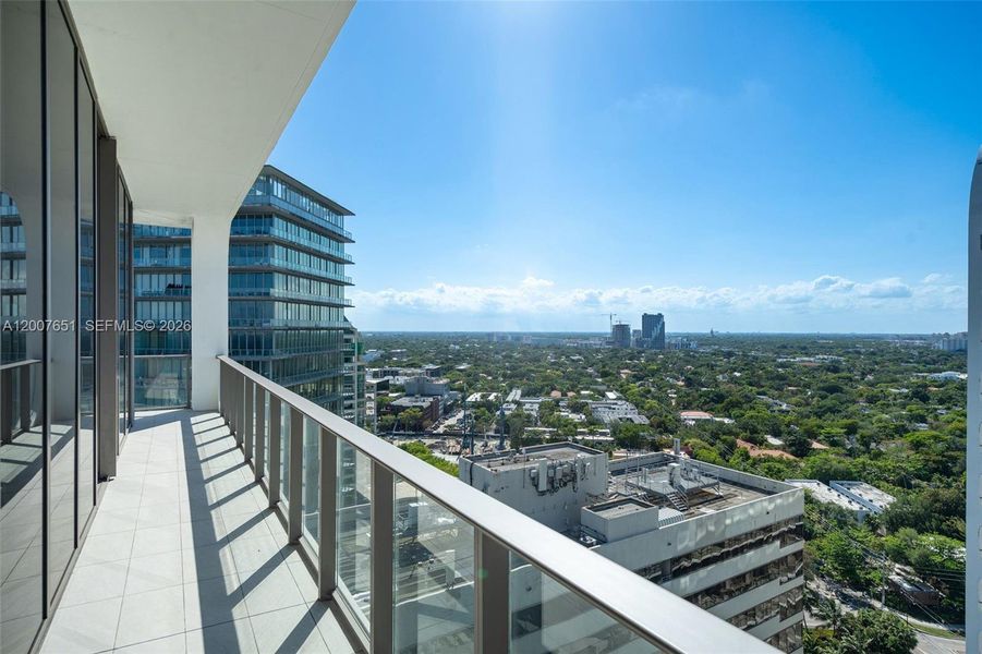 Condo located in Miami, FL showcasing its design and architecture (Image 25).