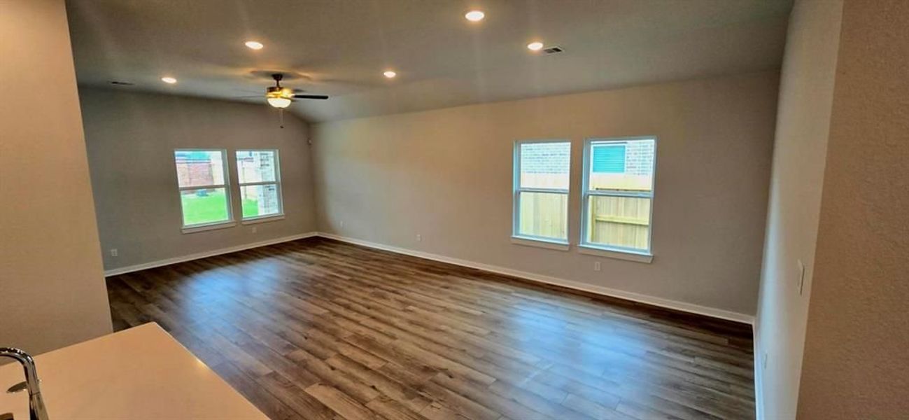 Spacious, unfurnished interior of a new home in Sunterra, Katy (Image 70). Spacious, unfurnished interior of a new home in Sunterra, Katy (Image 70).