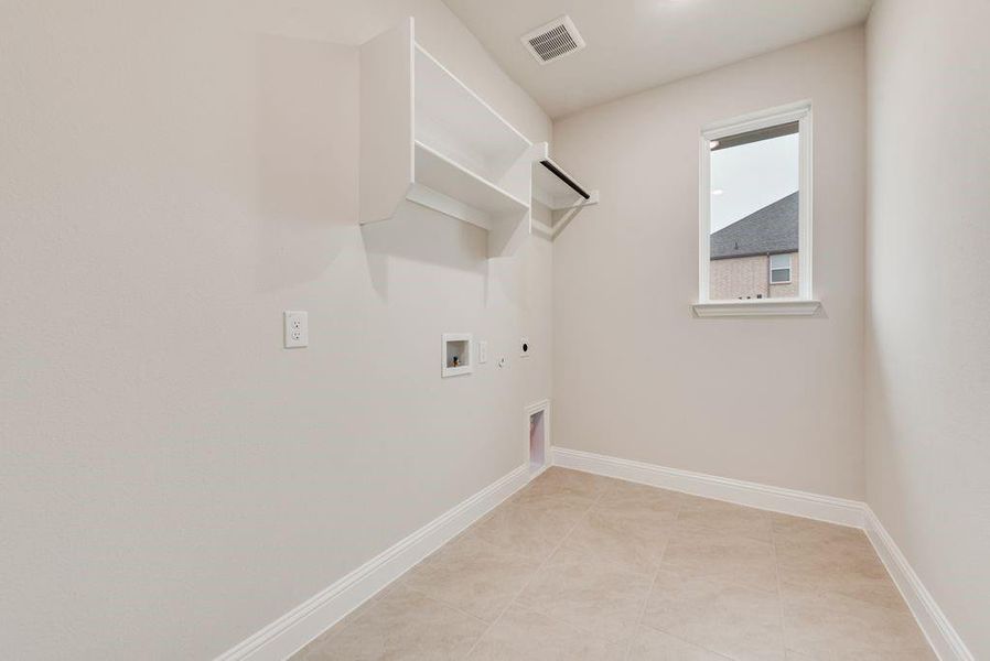 Spacious, unfurnished interior of a new home in Wildflower Ranch, Fort Worth (Image 23).