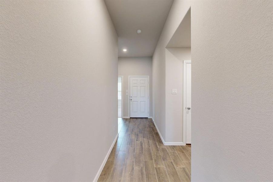 Spacious, unfurnished interior of a new home in Forest Park, Princeton (Image 30).