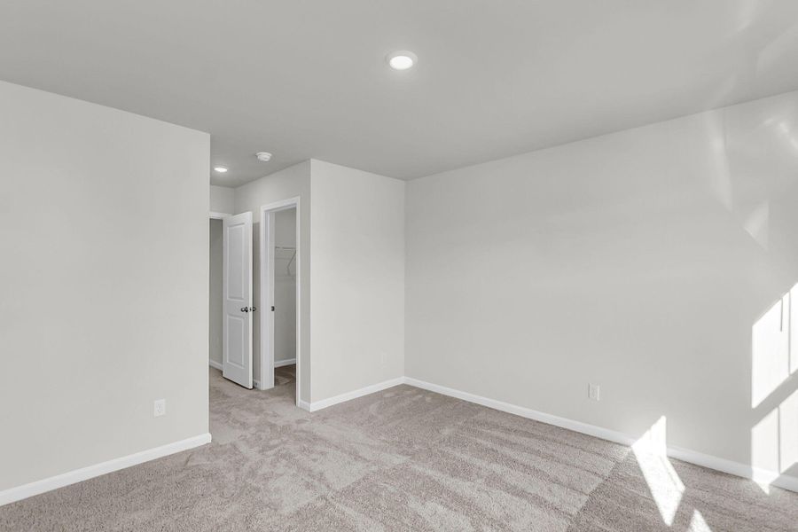 Spacious, unfurnished interior of a new home in Wildcat Chase, Summerville (Image 24).