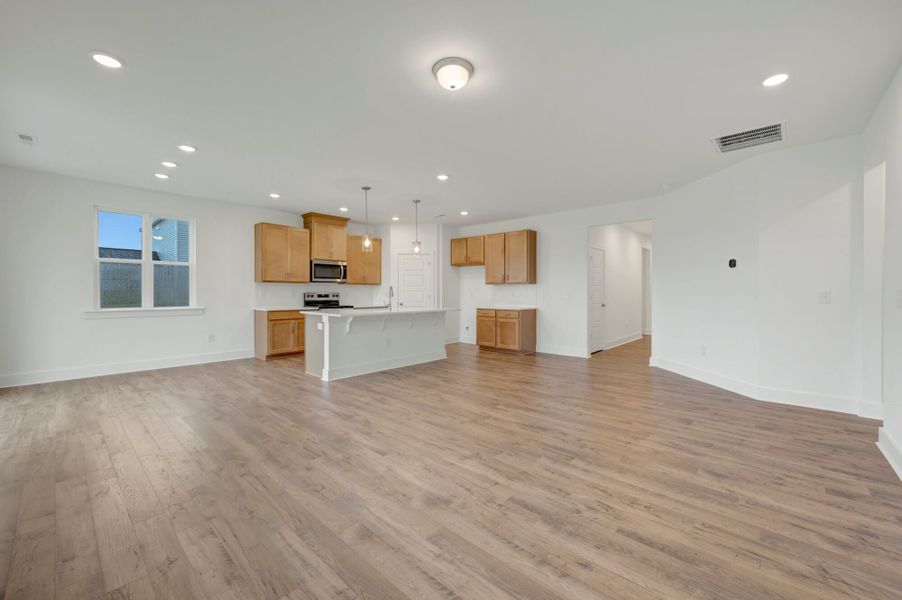 Spacious, unfurnished interior of a new home in Fox Field Farms, Broadway (Image 13).