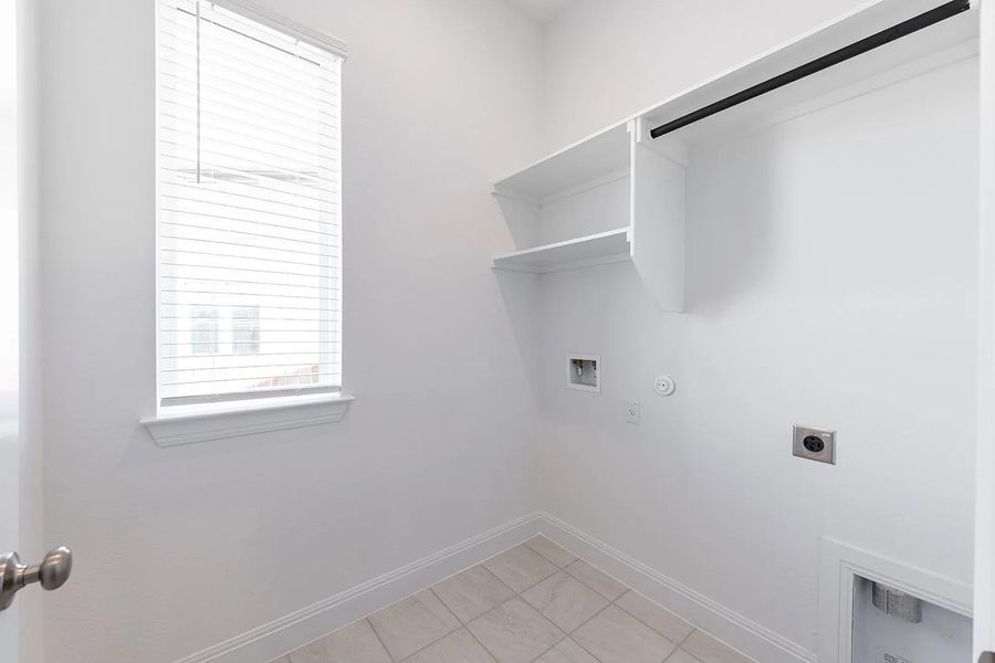 Spacious, unfurnished interior of a new home in The Colony - 45', Bastrop (Image 15).