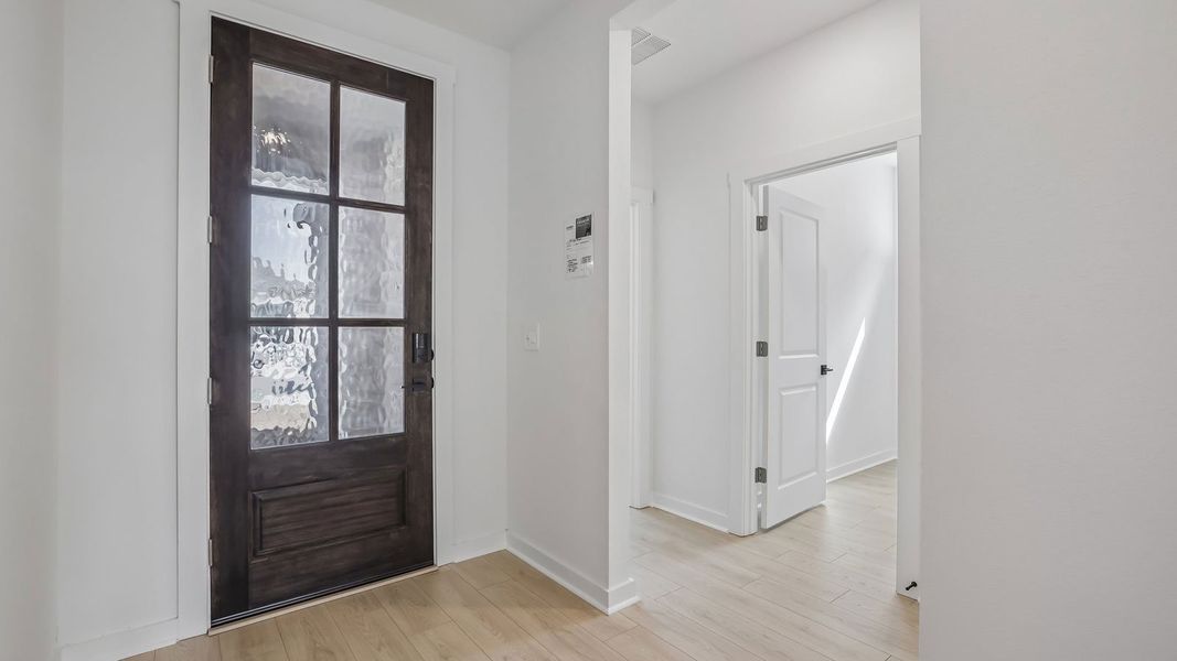 Spacious, unfurnished interior of a new home in Rosenbusch Ranch, Leander (Image 18).