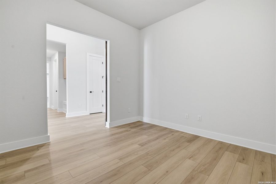 Spacious, unfurnished interior of a new home in Legacy at Lake Dunlap, New Braunfels (Image 19).