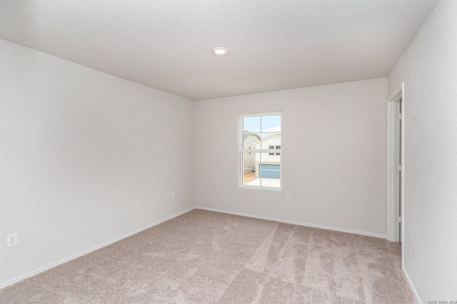 Spacious, unfurnished interior of a new home in Mission Del Lago, San Antonio (Image 28). Spacious, unfurnished interior of a new home in Mission Del Lago, San Antonio (Image 28).