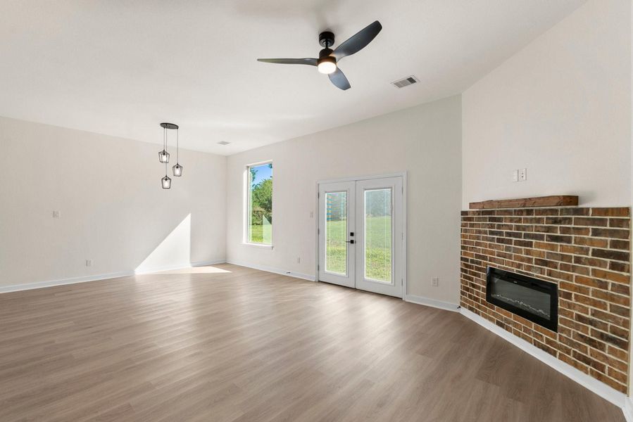 Spacious, unfurnished interior of a new home in , Willis (Image 21).
