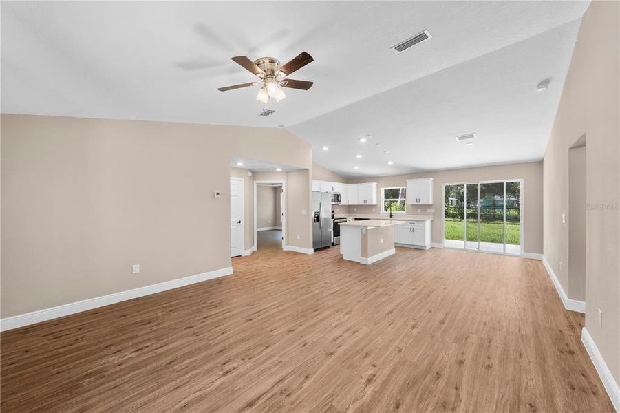Spacious, unfurnished interior of a new home in , Ocala (Image 19).